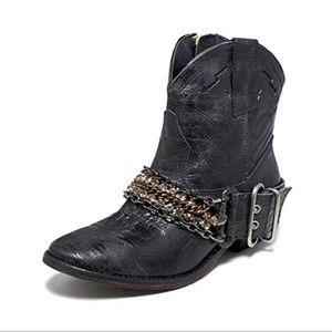 Steve Madden Brasko Leather Western Booties